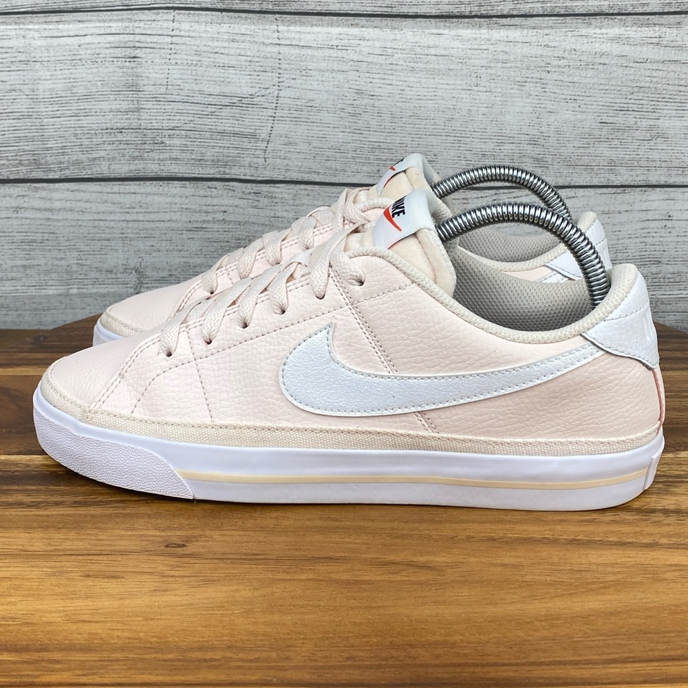 Nike Women's Light Pink & White Tennis Shoe